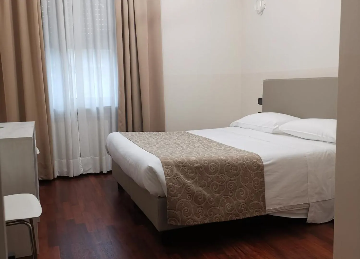 Guesthouse Central Station Group - Via Sammartini 15 Milan Italy