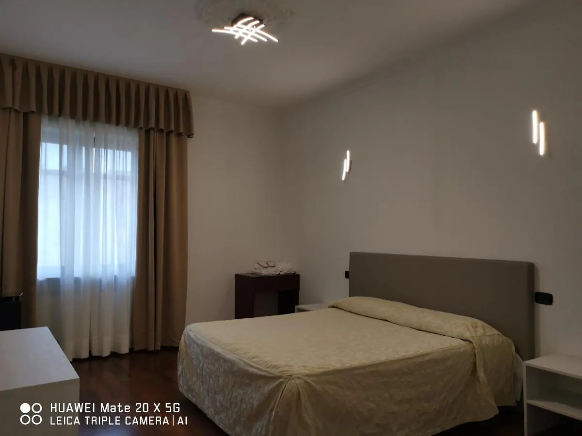 Guest house Guesthouse Central Station Group - Via Sammartini 15 Milan