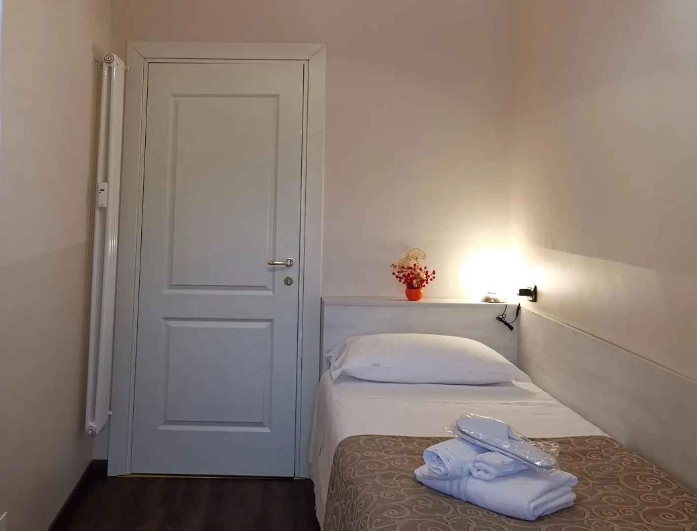Guest house Guesthouse Central Station Group - Via Sammartini 15 Milan