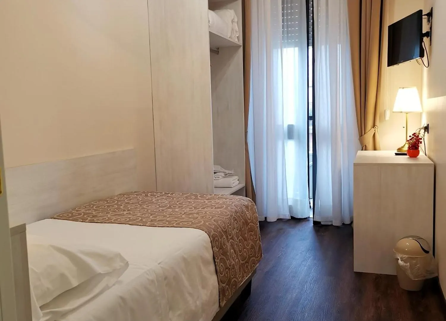 Guesthouse Central Station Group - Via Sammartini 15 Milan